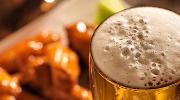 Grillen und Bier – Was ist dran am Mythos Bierlöschen?